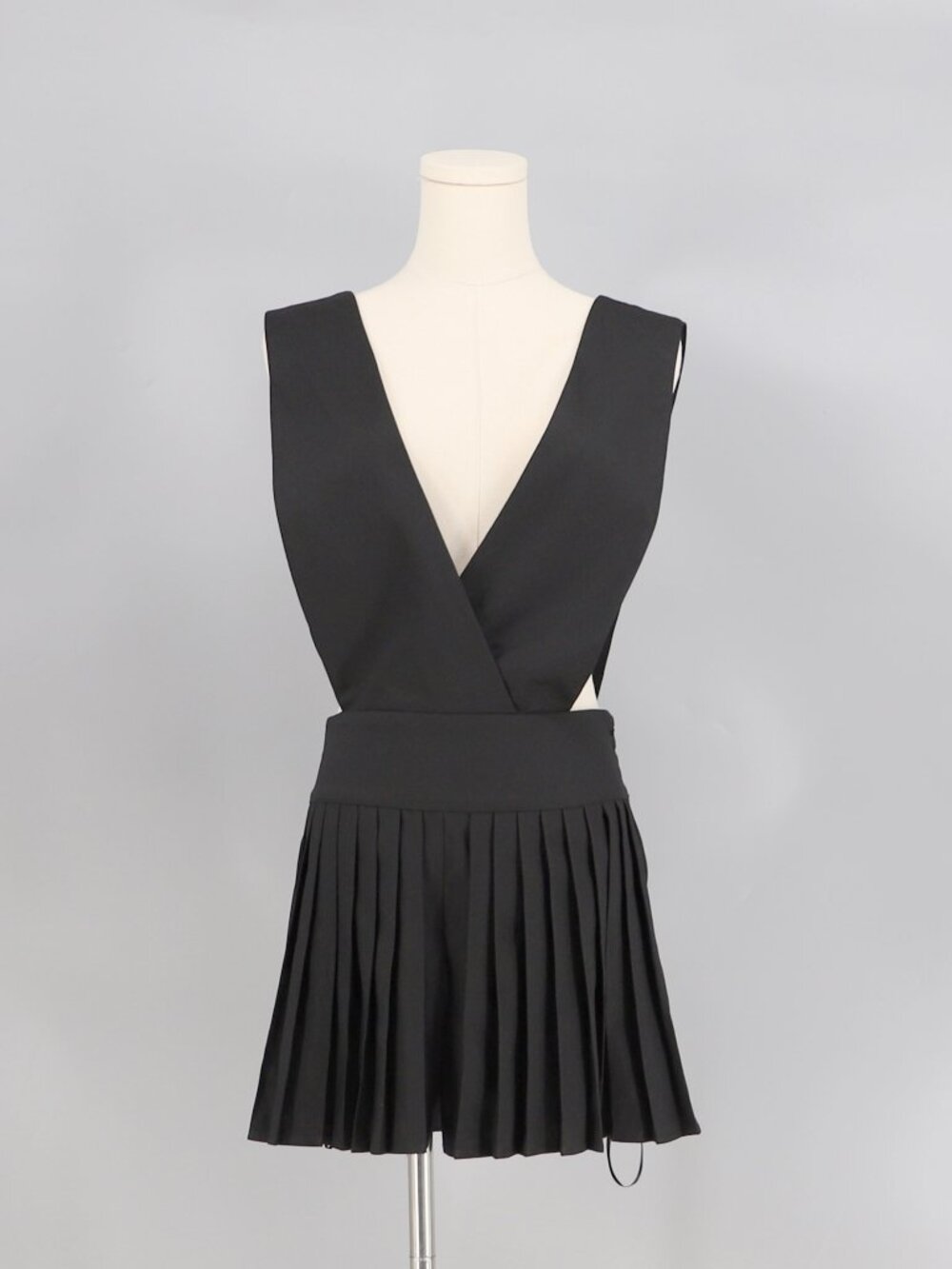 ENGLISH FACTORY Black V-Slit Pleated Romper Size S